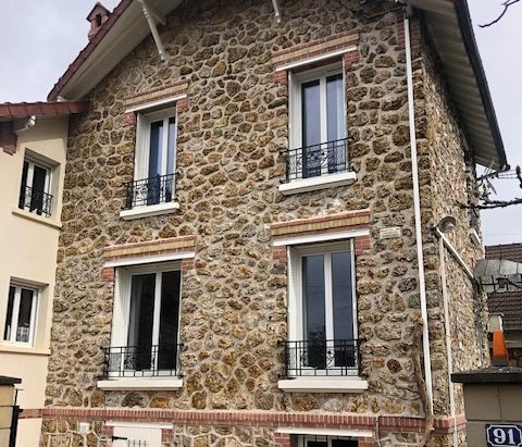 Façades Essonne maison pierre fenêtres balcon
