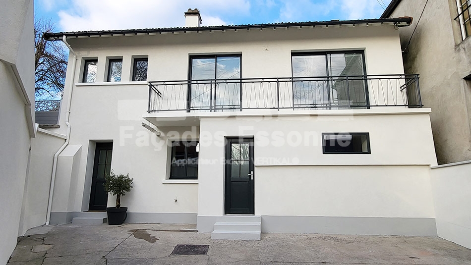 Façades Essonne maison blanche balcon noir