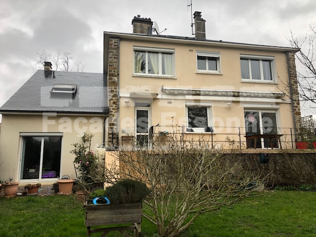 Maison deux étages jardin balcon fenêtres Façades Essonne