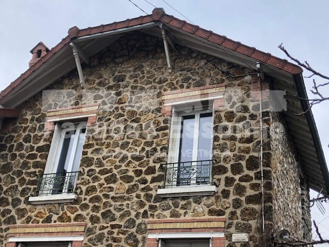 Rénovation d’une façade en meulières en Essonne